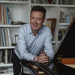 this shows Sam Haywood the concert pianist